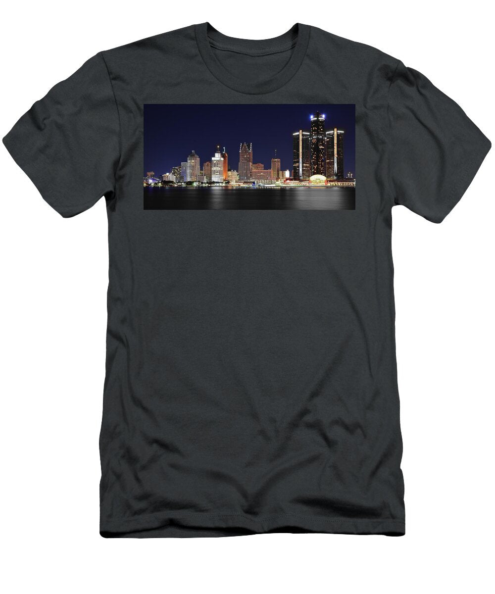 Gm Towers Over Detroit Frozen in Time Fine Art Photography T-Shirt